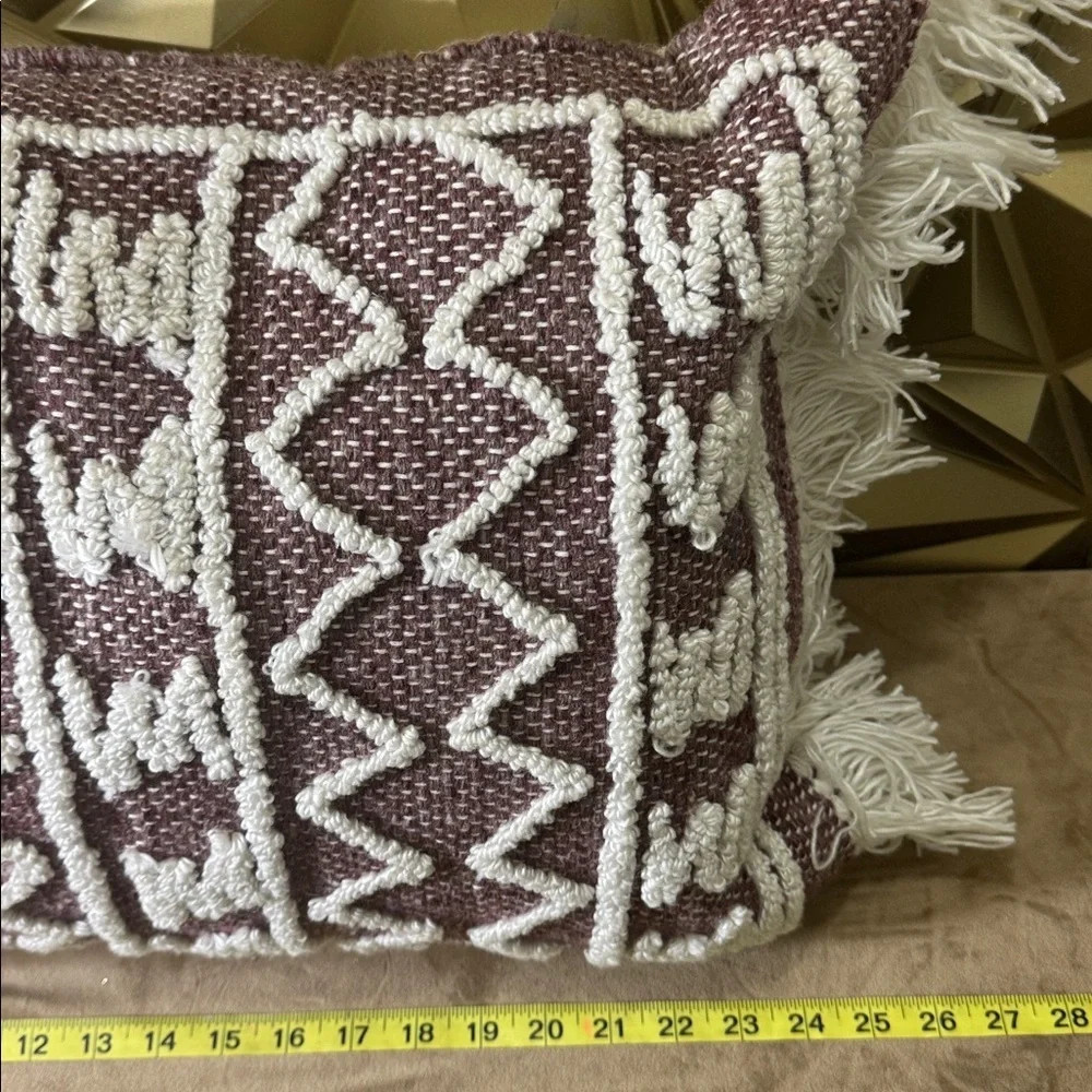 ED Ellen DeGeneres Mauve Geometric Tufted Lumbar Pillow with Fringe 14x26‎